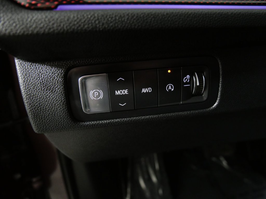 Used 2025 Chevrolet Traverse RS AWD/4WD image 19