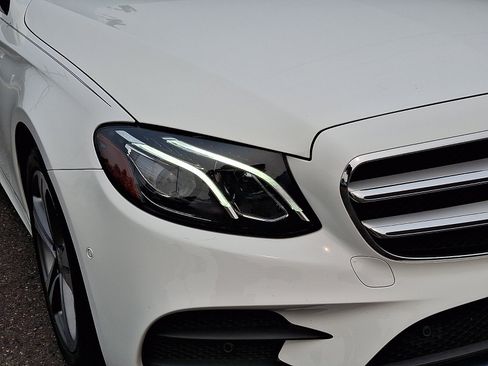 Used 2017 Mercedes-Benz E 300 4MATIC image 9
