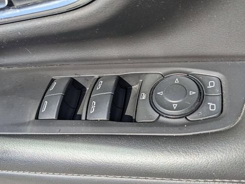 Used 2023 GMC Yukon SLE w/ Gmc Pro Safety Plus Package AWD/4WD image 15