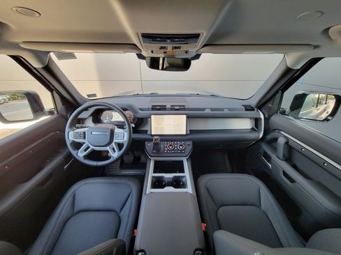 Used 2025 Land Rover Defender 110 S image 22