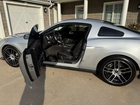 Used 2011 Ford Mustang GT Premium w/ Security Pkg image 12