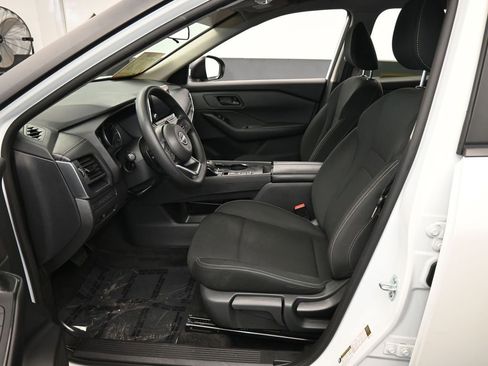 Used 2024 Nissan Rogue S image 11