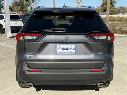 Used 2025 Toyota RAV4 XLE image 5
