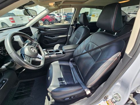 Used 2023 Nissan Altima 2.5 SR w/ SR Premium Package FWD image 17
