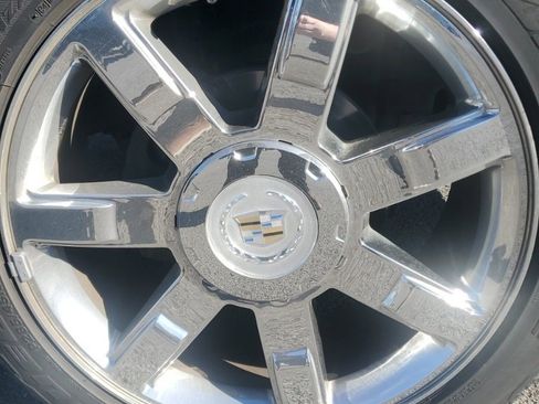 Used 2013 Cadillac Escalade Luxury image 7