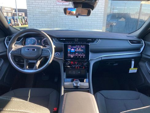 New 2025 Jeep Grand Cherokee 4WD image 12