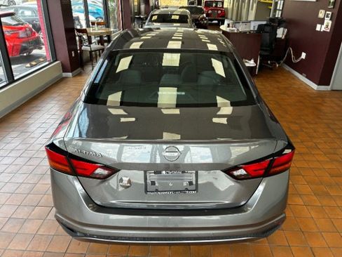 Used 2024 Nissan Altima 2.5 S FWD image 13