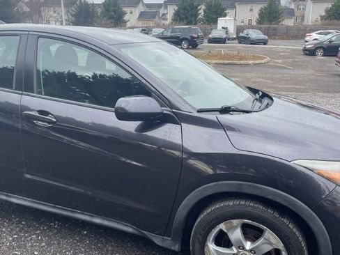 Used 2016 Honda HR-V LX image 14