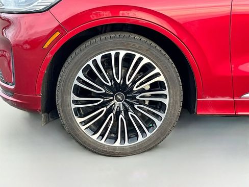 Used 2025 Lincoln Aviator Black Label AWD/4WD image 32