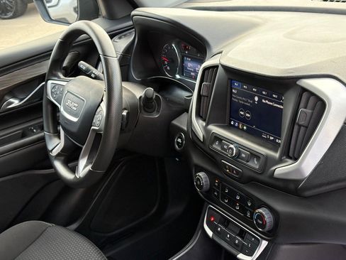 Used 2024 GMC Terrain SLE image 36