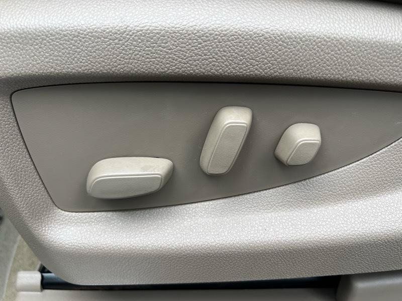 Used 2018 Chevrolet Suburban Premier AWD/4WD image 27