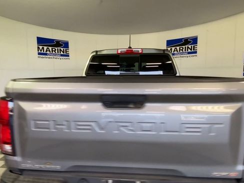 Used 2025 Chevrolet Colorado ZR2 w/ Technology Package AWD/4WD image 9