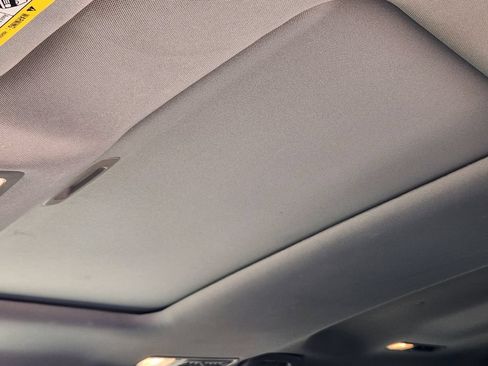 Used 2019 Toyota Highlander XLE AWD/4WD image 24