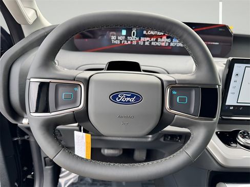 New 2025 Ford Expedition Active image 12