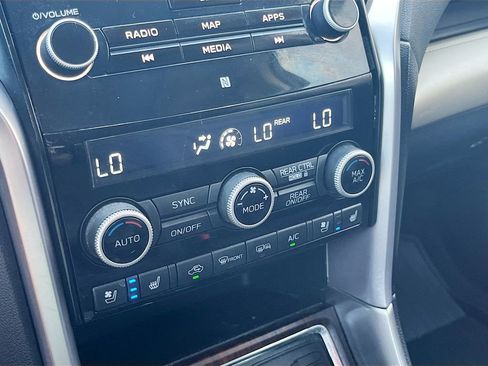 Used 2022 Subaru Ascent Touring AWD/4WD image 16