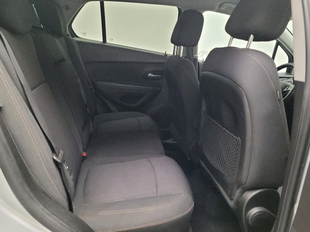 Used 2020 Chevrolet Trax LT FWD image 19