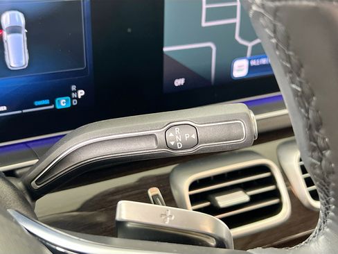 Used 2024 Mercedes-Benz GLS 450 4MATIC image 17