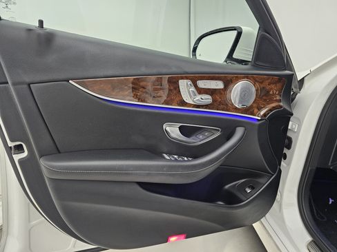 Used 2017 Mercedes-Benz E 300 4MATIC image 11