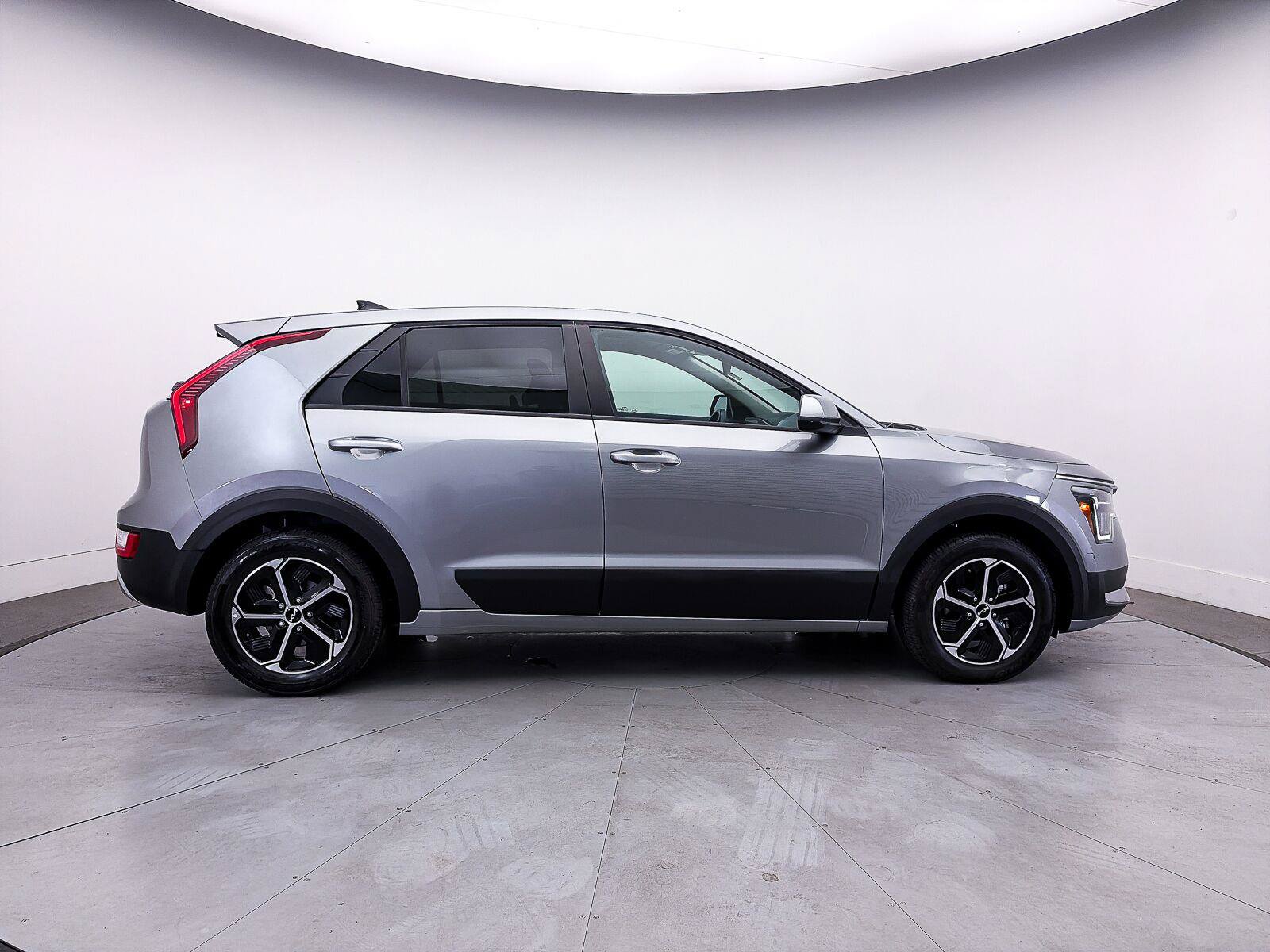 Used 2023 Kia Niro LX FWD image 35
