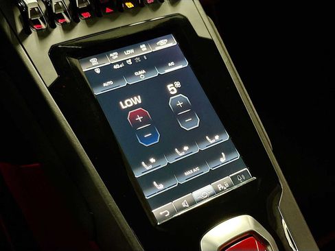 Used 2022 Lamborghini Huracan EVO RWD image 16