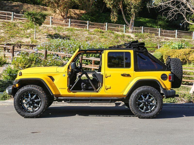 Used 2019 Jeep Wrangler Unlimited Sahara AWD/4WD image 4