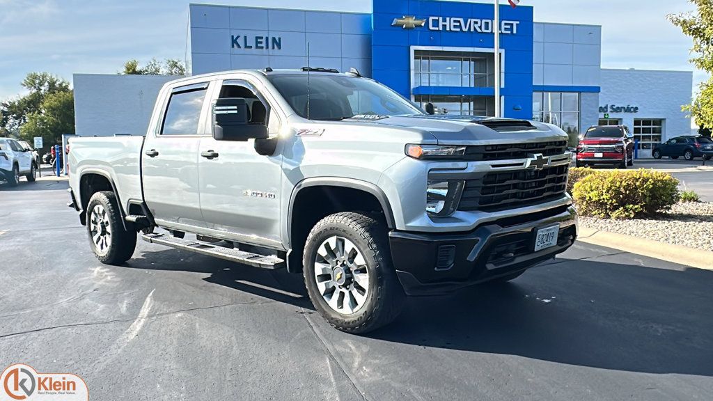 Used 2025 Chevrolet Silverado 2500 Custom AWD/4WD image 1