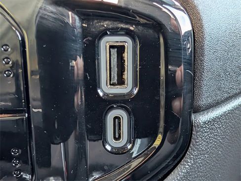 Used 2024 Chevrolet Silverado 1500 LT Trail Boss w/ LT Trail Boss Premium Package image 20