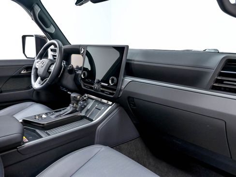 Used 2025 Lexus GX 550 AWD/4WD image 27