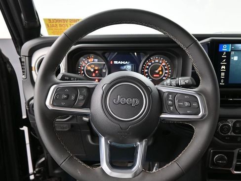 Used 2025 Jeep Wrangler Unlimited Sahara AWD/4WD image 29