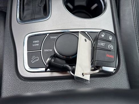 Used 2020 Jeep Grand Cherokee Limited w/ Luxury Group II image 35