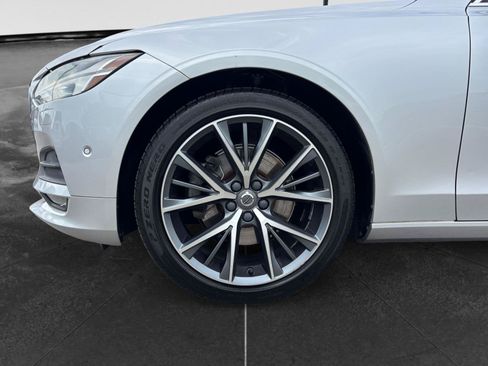 Used 2018 Volvo S90 T5 Momentum w/ Convenience Package FWD image 10
