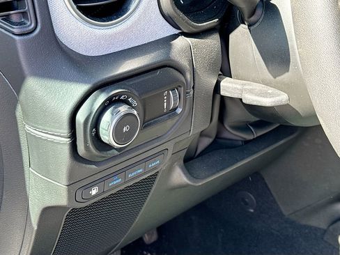 Used 2024 Jeep Wrangler Unlimited Sahara image 10