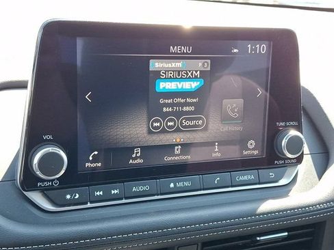 Used 2025 Nissan Rogue SV FWD image 21