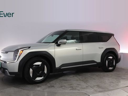 Used 2024 Kia EV9 Light Long Range RWD image 18
