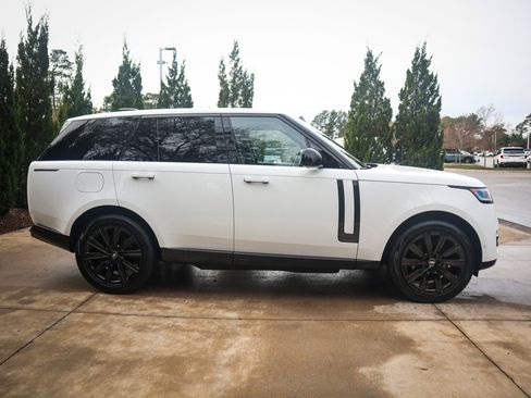 Used 2025 Land Rover Range Rover Autobiography image 11