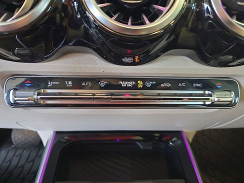 Used 2021 Mercedes-Benz GLB 250 image 25