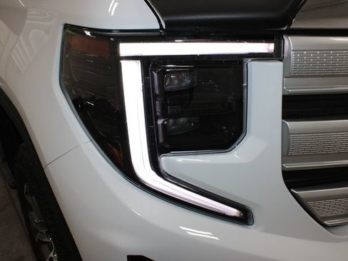 Used 2025 GMC Sierra 1500 SLE AWD/4WD image 12