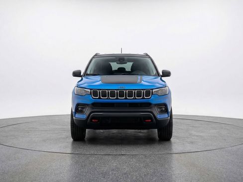 Used 2025 Jeep Compass Trailhawk AWD/4WD image 2