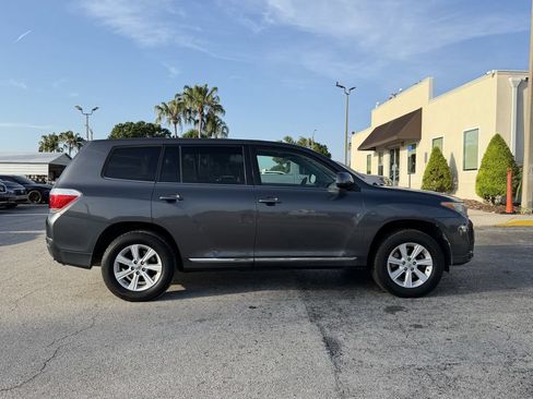 Used 2013 Toyota Highlander FWD image 4