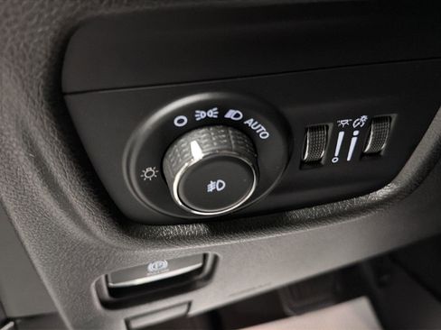 Used 2022 Jeep Grand Cherokee L Limited image 18