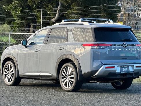 Used 2025 Nissan Pathfinder Platinum w/ Cargo Package image 9