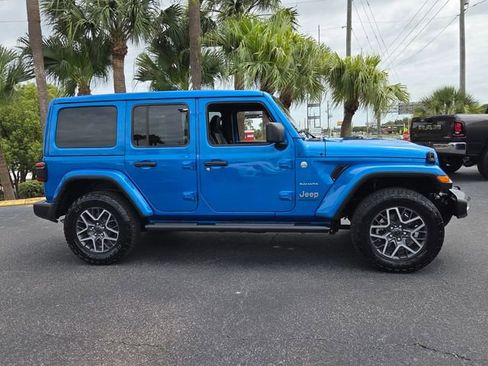 Used 2024 Jeep Wrangler Unlimited Sahara w/ Technology Group AWD/4WD image 8