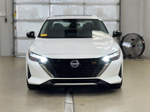 Used 2024 Nissan Sentra SR w/ SR Premium Package image 2