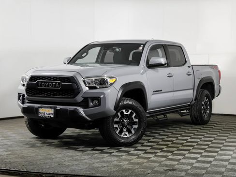 Used 2018 Toyota Tacoma TRD Off-Road w/ Technology Package AWD/4WD image 2