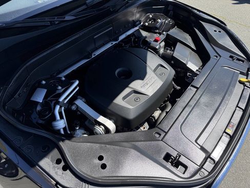 Used 2017 Volvo XC90 T6 Momentum w/ Vision Package image 28