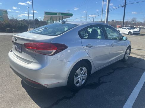 Used 2017 Kia Forte LX image 12