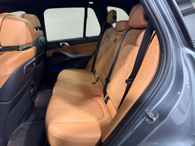 Used 2024 BMW X5 xDrive40i w/ Premium Package AWD/4WD image 31