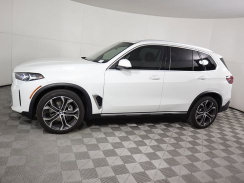 Used 2024 BMW X5 xDrive40i w/ Parking Assistance Package image 8