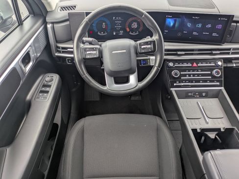 Used 2025 Hyundai Santa Fe SE FWD image 4