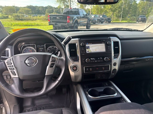 Used 2018 Nissan Titan SV w/ SV Convenience Package RWD image 12